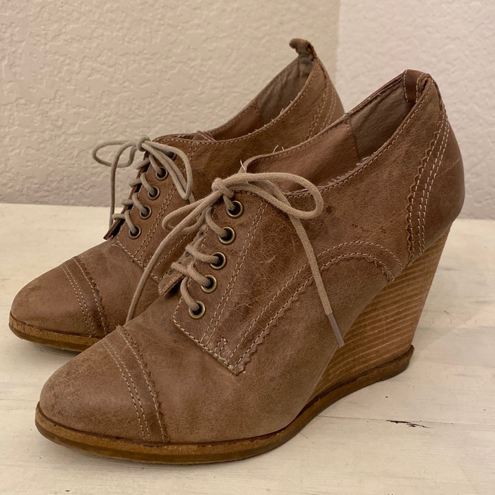 Aldo Tan Wedge Heeled Lace Bootie. Size 38. Tan.